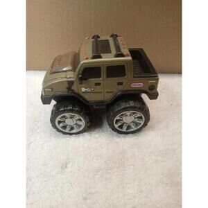 Little Tikes Hummer H2 Rev and Go Spark Racerz Car.   T56